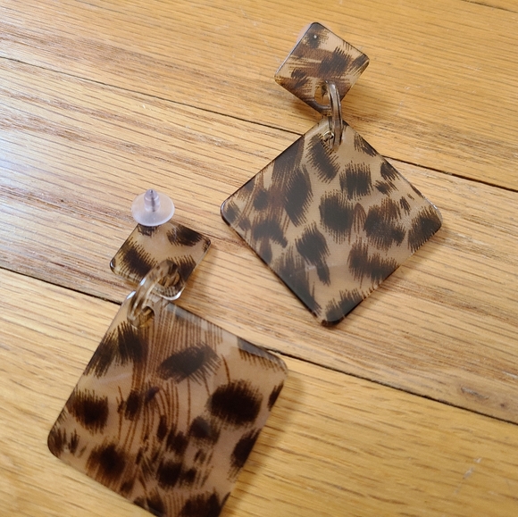 Jewelry - New Leopard Plastic Resin Earrings Black & Yellow